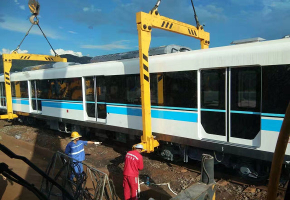 400T500T两路地铁站火车抬吊工程